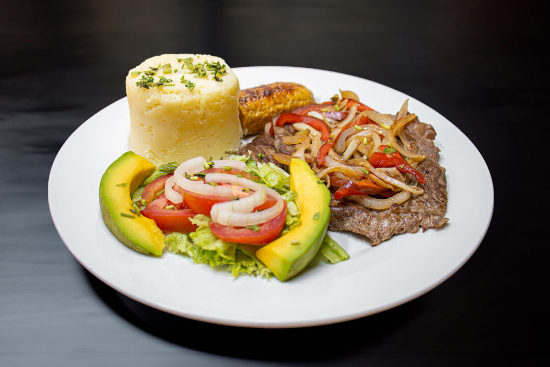 Bistec Encebollado 