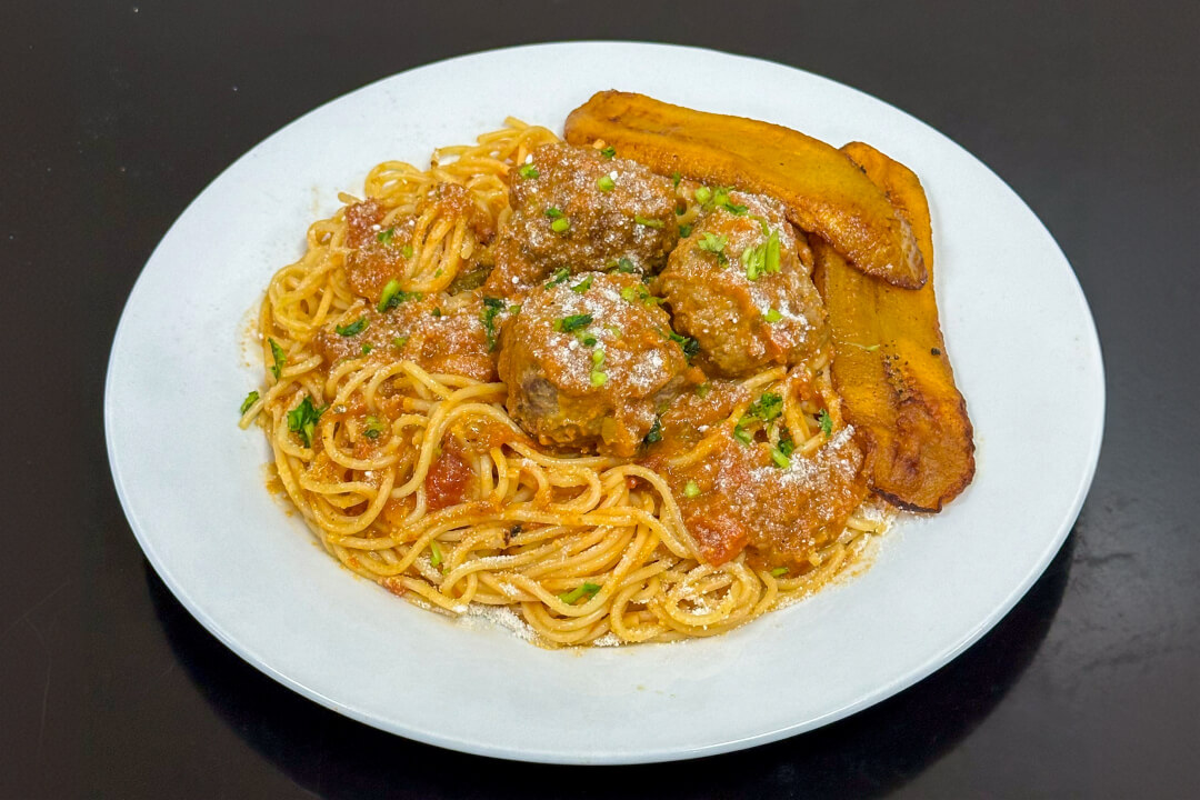 Pasta con albóndigas 